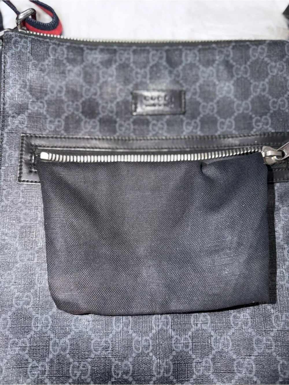 Pre-owned Gucci Black GG Supreme Messenger with Red & Navy Web Strap